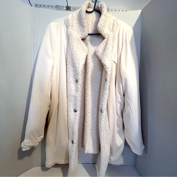 Women’s Long Sleeve Fleece Jacket, Stoosh, Off-White, Size Large. - Picture 3 of 6